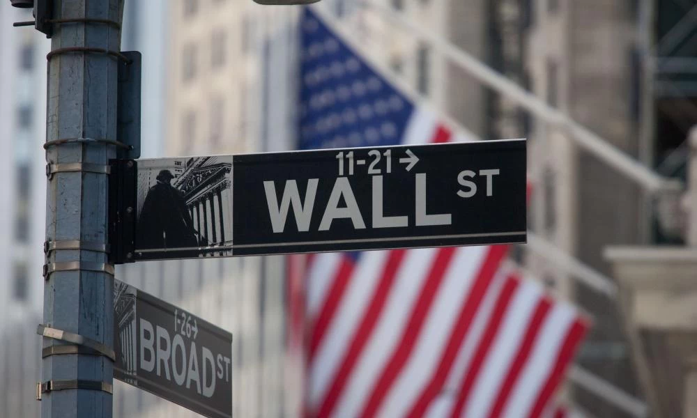 Wall Street: "Βουτιά" 450 μονάδων για τον Dow Jones